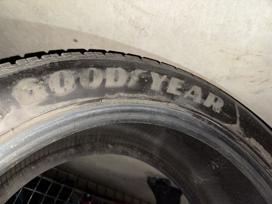 Зимные шины 2ШТ GOOD YEAR
