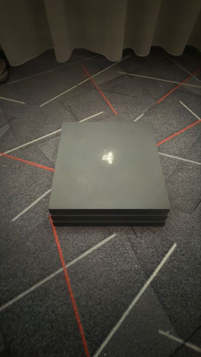 Ps4 pro 1 TB с 6 игри