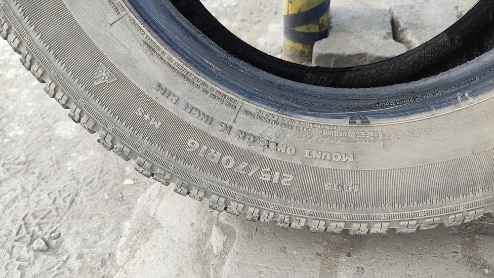 Продам комплект зимней резины 215/70 R16