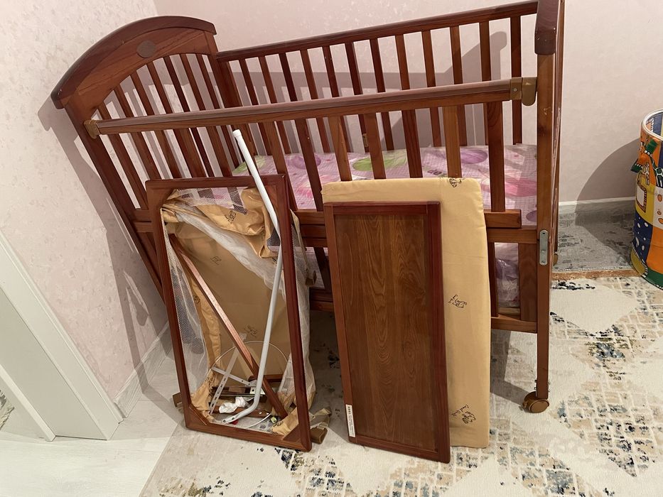 Кровать детская  .