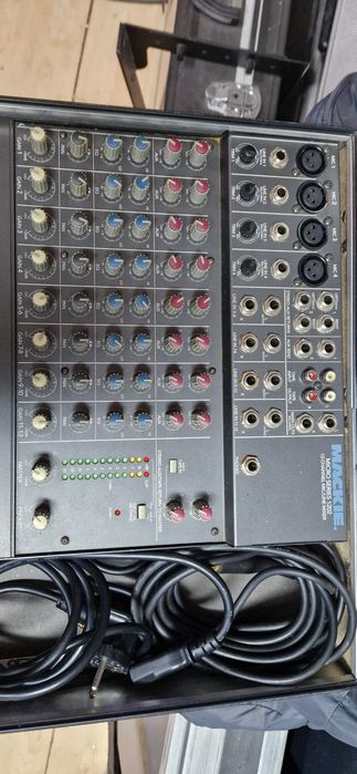 Mixer mackie micro 1202