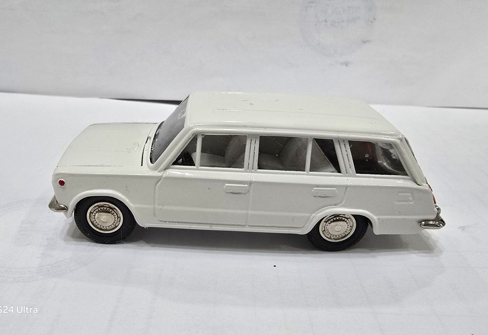 Продам модель ваз 2102