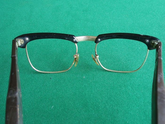 Ochelari cu aparat auditiv vintage 1920