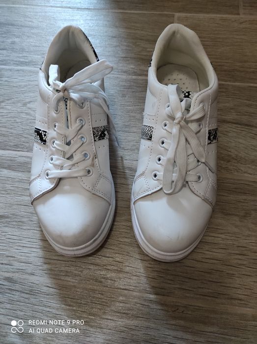 Продавам обувки, размерът им е 39 номер