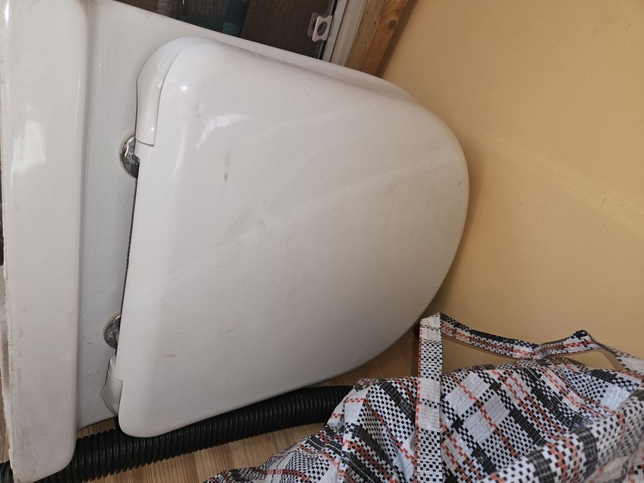 Унитаз подвесной с сидушкой