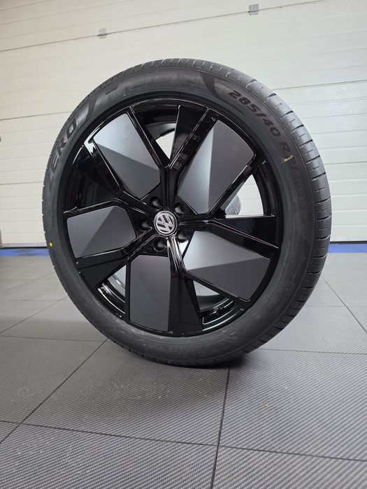 Оригинални VW TOUAREG R-LINE 21” LEEDS + PIRELLI P ZERO