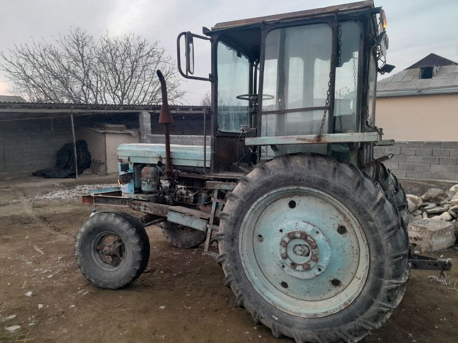 T 28 traktor sotiladi