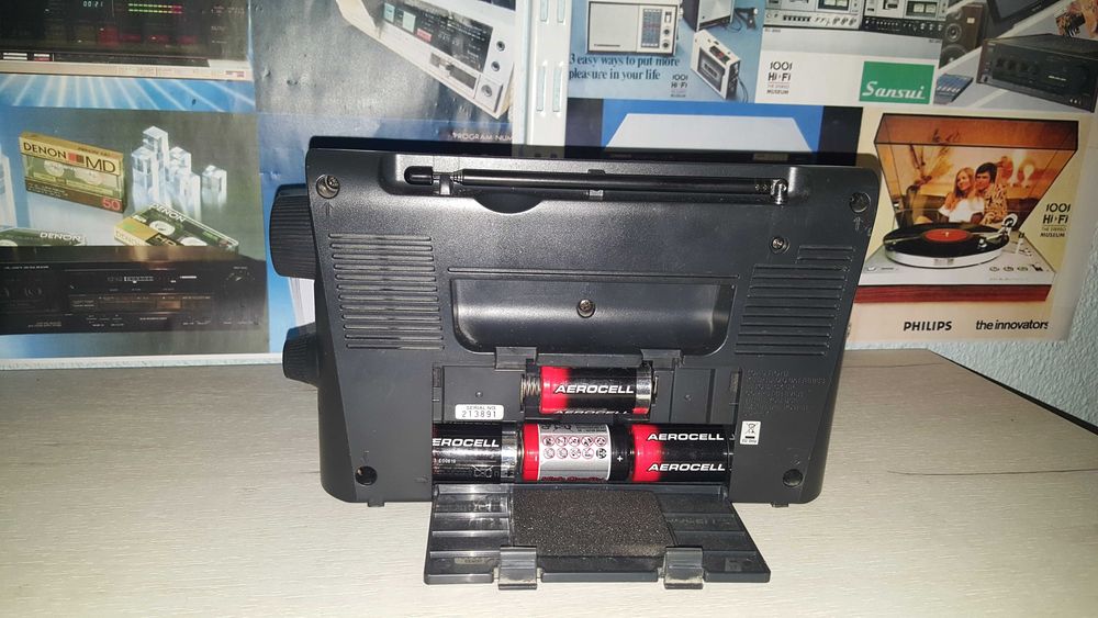 Radio digital Sony ICF M600 (Tuner digital cu sinteză PLL )