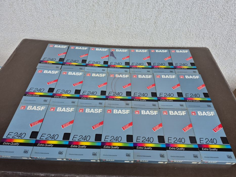Vând 21 casete video VHS originale Basf de 240 minute colectie de filme diferite genuri 

- Lot 80 casete video VHS originale Basf, cu colecție de fil