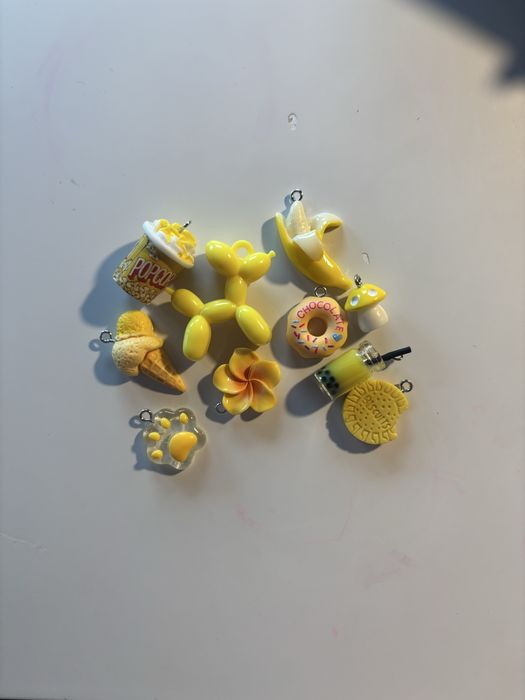 Висулки и стикери