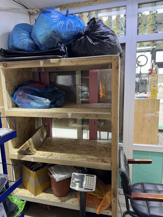 Деревянный стелаж