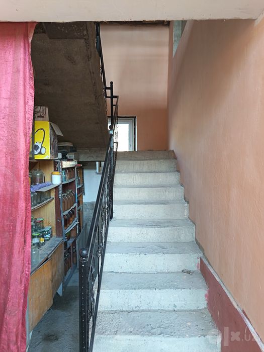 9 xonalik 2 etajlik uy sotiladi
