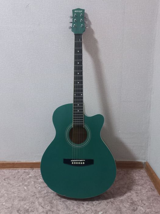 Продам Гитару срочно