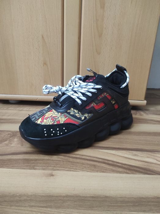 Versace chain reaction corona