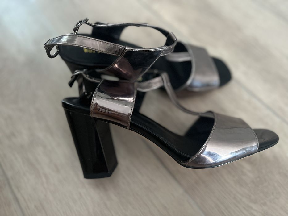 Продам обувь только 1раз одевала