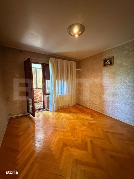 Apartament 4 camere, semidecomandat, 75 mp, zona Centru
