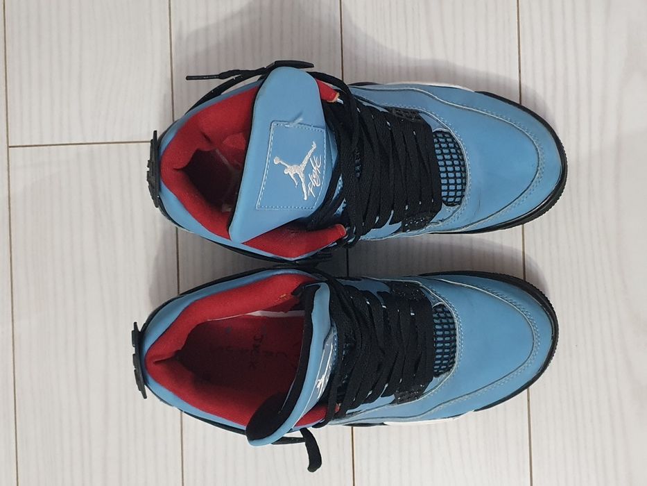 Adidasi Nike Jordan