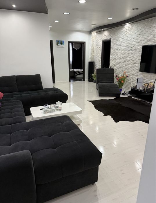 Apartament spatios in vila & spatiu comercial,zona centrala