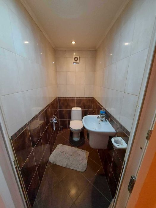 Промишлен имот ведно с апартамент, гр. Омуртаг