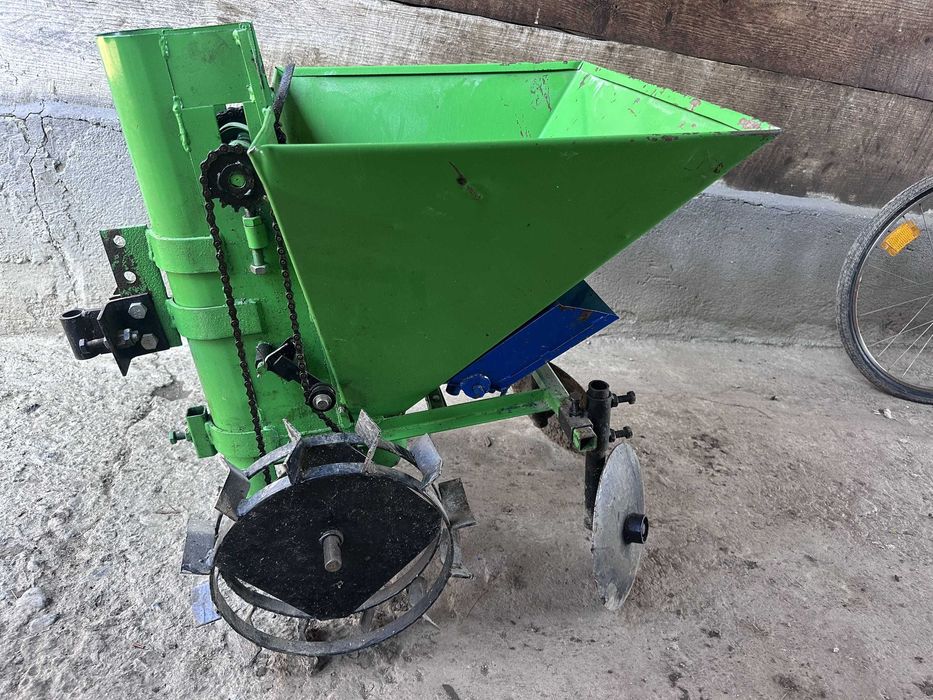 Mașina de Plantat Cartofi pentru Motosape și Motocultoare