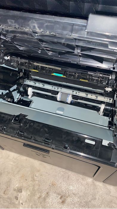 Прлдам МФУ HP LaserJet 1536MF