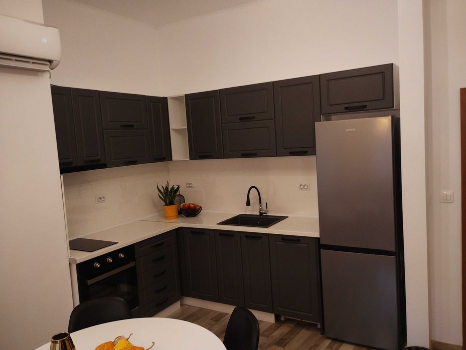 Дава се под наем Двустаен апартамент в Бургас, Възраждане - 56 кв.м за 525 € - Снимка #1