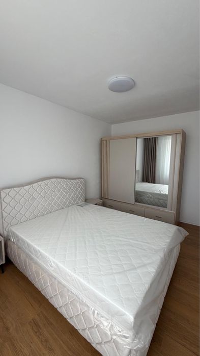 Apartament 3 camere, 2 bai, debara, balcon,Etaj 2/5 cu llift, Bloc nou.