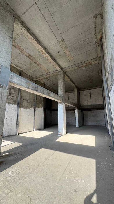 Продается в А блоке на 3 линии на Мирабад авеню помещение 577м2