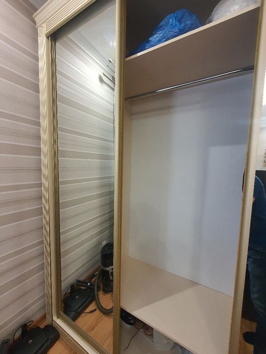 Шкаф мебель.          .