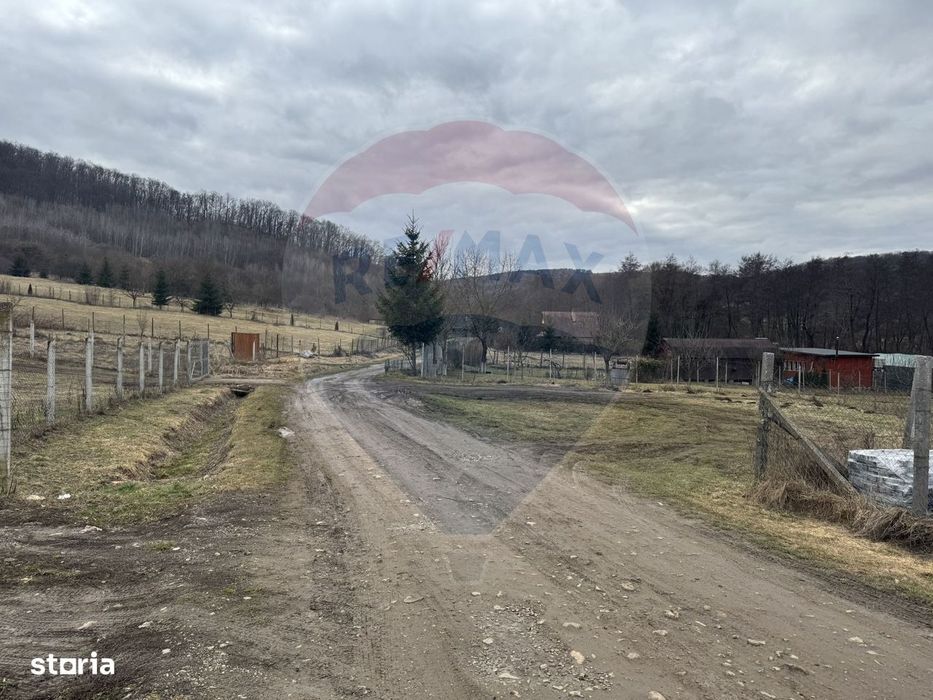 Teren 999 mp. Front 15,70 ml. Valea Garbaului - Floresti