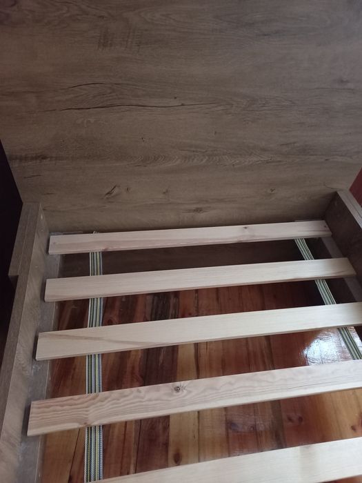 Легла с подматрачна рамка