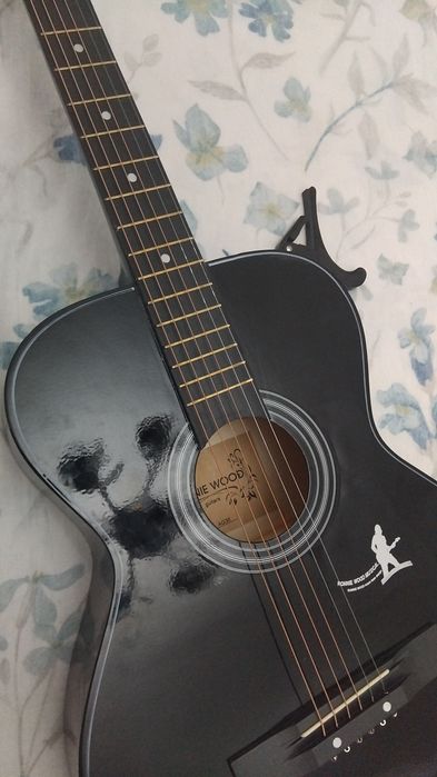 Гитара новыи 5 струны продаю с переездом