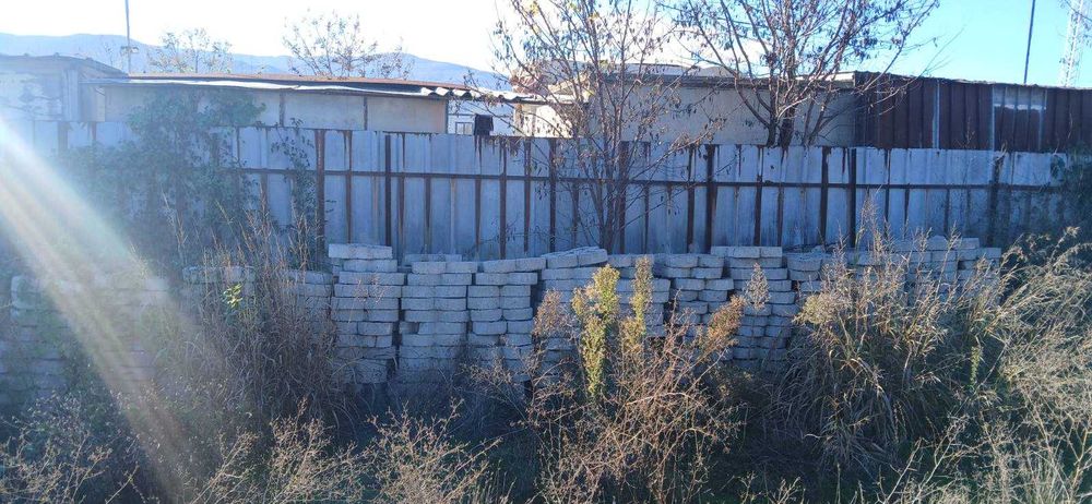 Тротоарни плочки, бордюри, паркинг елементи и др. Стеоителни материали