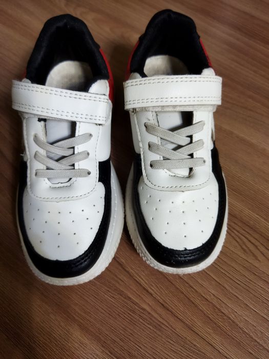 Детская обувь (кроссовки)