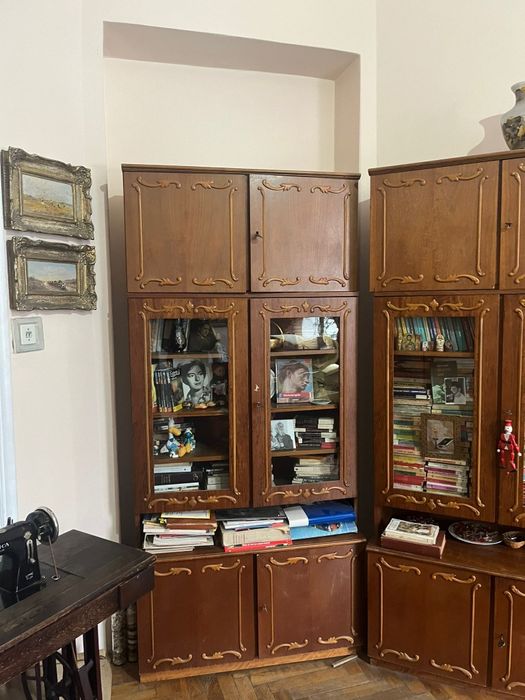 Biblioteca de vanzare