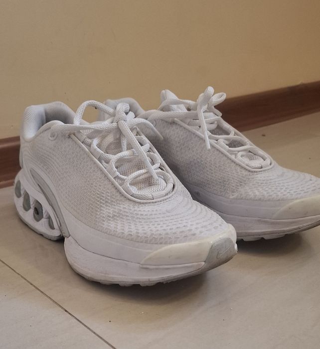 Мъжки  Обувки NIKE AIR MAX DN бели 40.5номер много зипазени