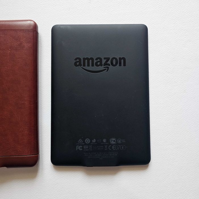 Kindle с Подсветка 7th пок. 4GB с калъф