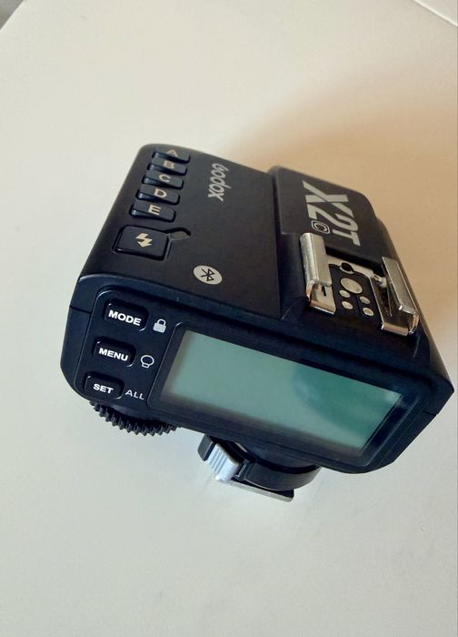 Продава се безжичен радио предавател  за светкавици Godox X2T-C