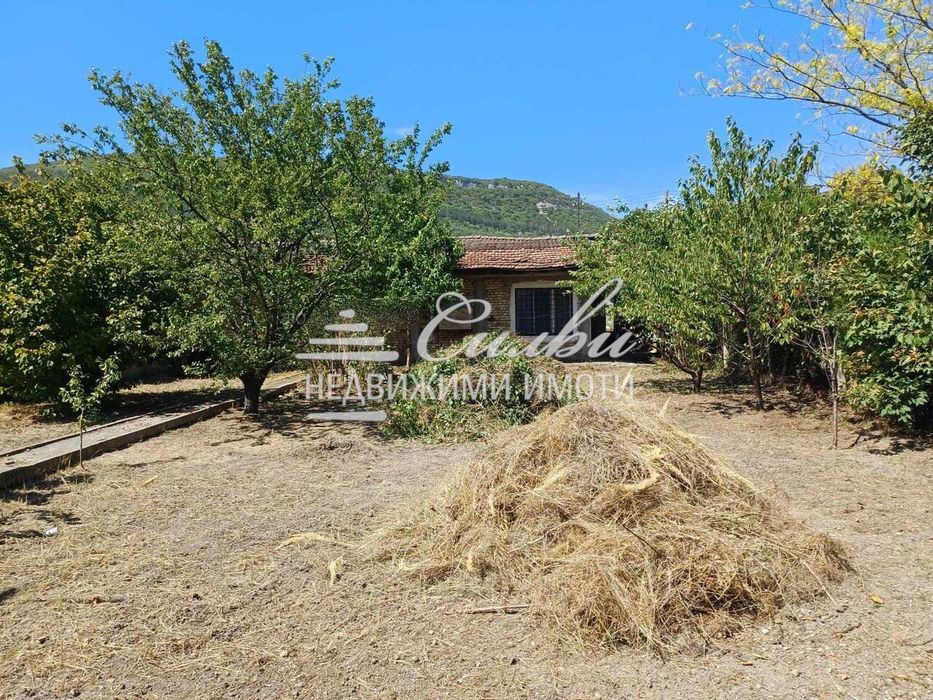 ТУХЛЕНА самостоятелна къща с ДВОР - кв. Дивдядово