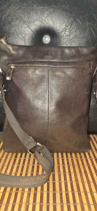 Geantă din piele, Tony Perotti