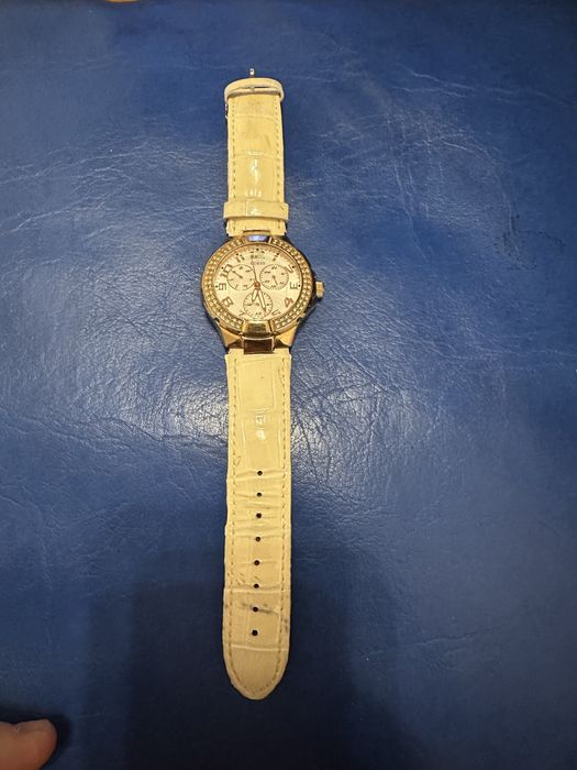 Ceas Dama    Guess