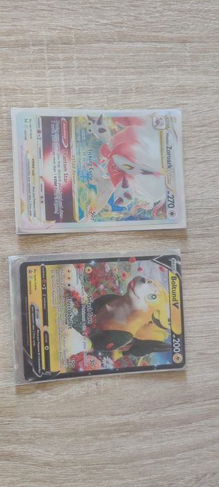 Vând carduri pokemon