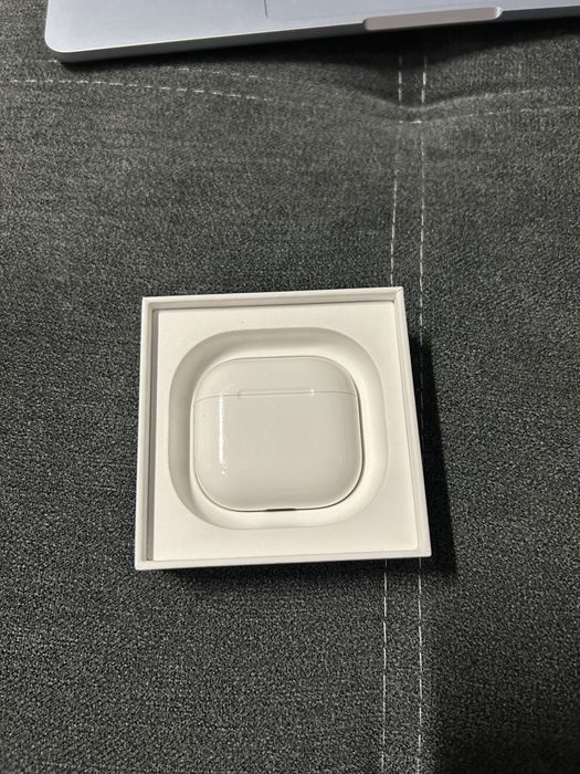 AirPods 4 без забележки