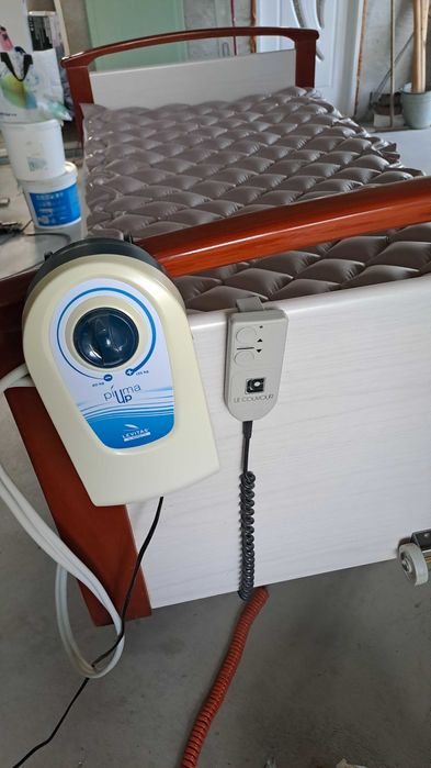 Pat de spital cu reglaj electric pe înălțime