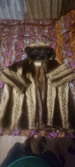 Продам—норковую шубуу