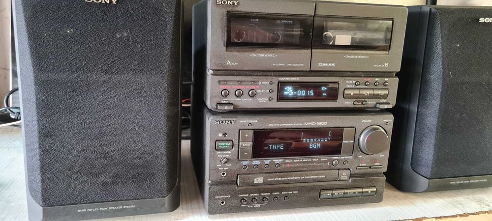 стерео уредба SONY MHC-1600 -перфектна.