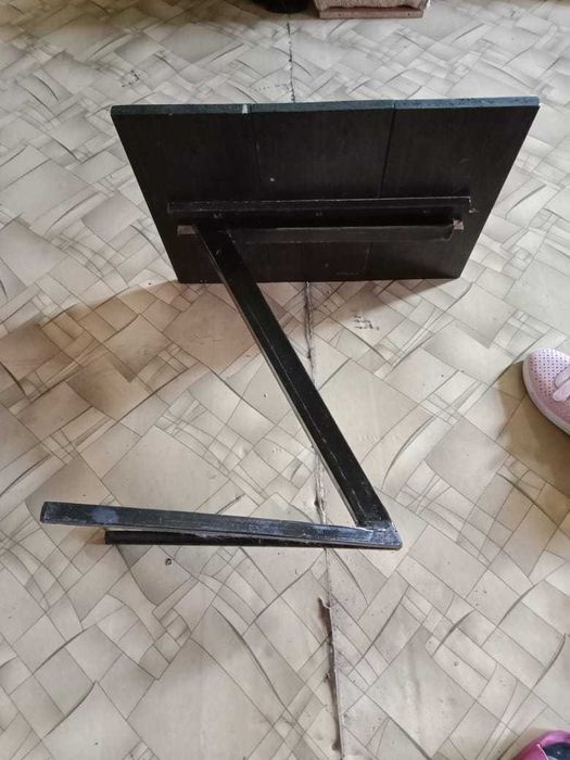Продам столик ручная работа