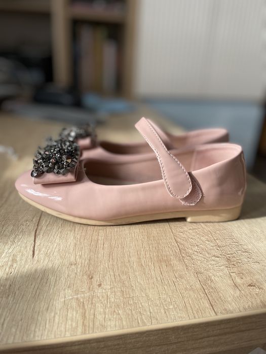 Нарядные туфли на девочку