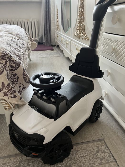 Машина каталка белаЯ