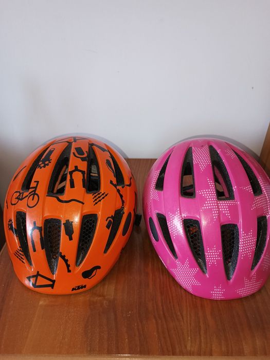 Vând 2 căști protecție pt biciclete,role pt fetițe.-baieti